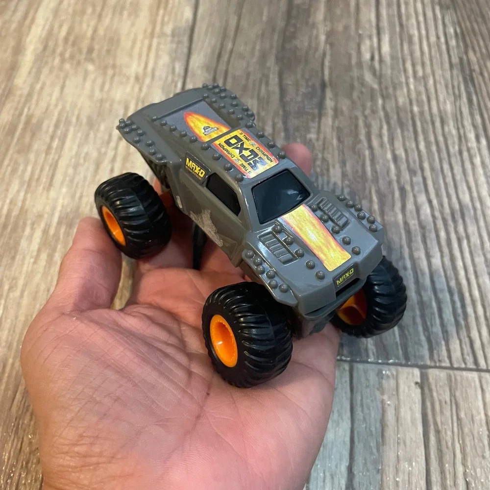 Monster Jam Max-D Maximum‎ Destruction Grey Monster Truck 2015 McDonalds Toy
